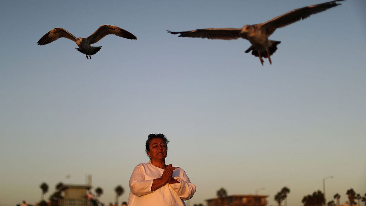 Seagulls swoop past as Mazandi says the Tashlich prayer during the Nashuva Spiritual Community Jewish New Year celebration on Venice Beach in Los Angeles. Reuters