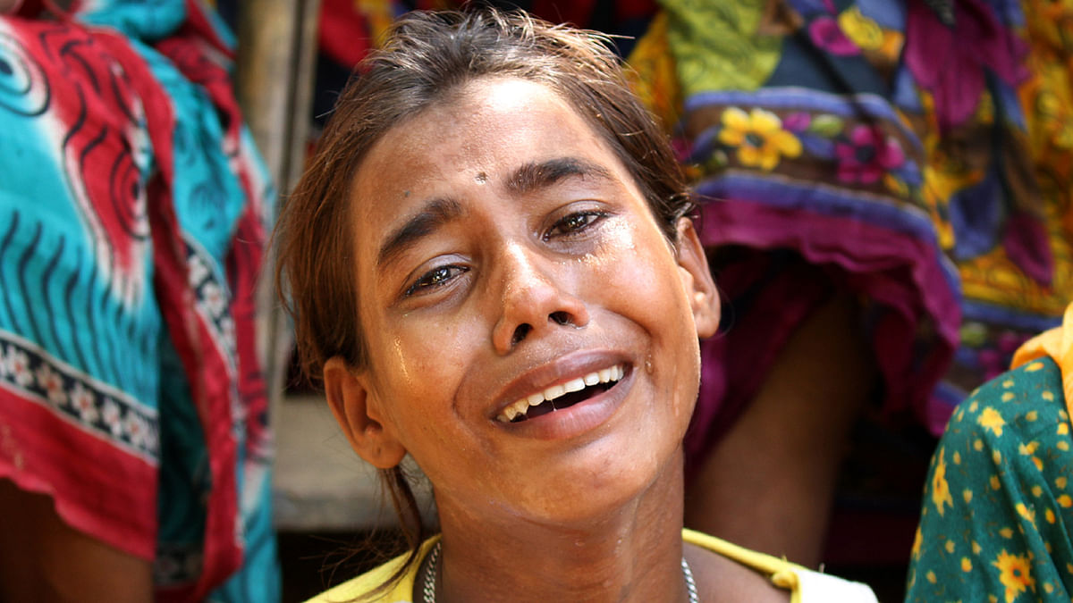 A few of the Hindu families fleeing Myanmar have taken shelter at the Hindupara of Kutupalong village in Cox’s Bazar. A teenage girl seen crying as her father Niranjan went missing after entering Bangladesh. The picture was taken on Friday. Photo: Shourav Das