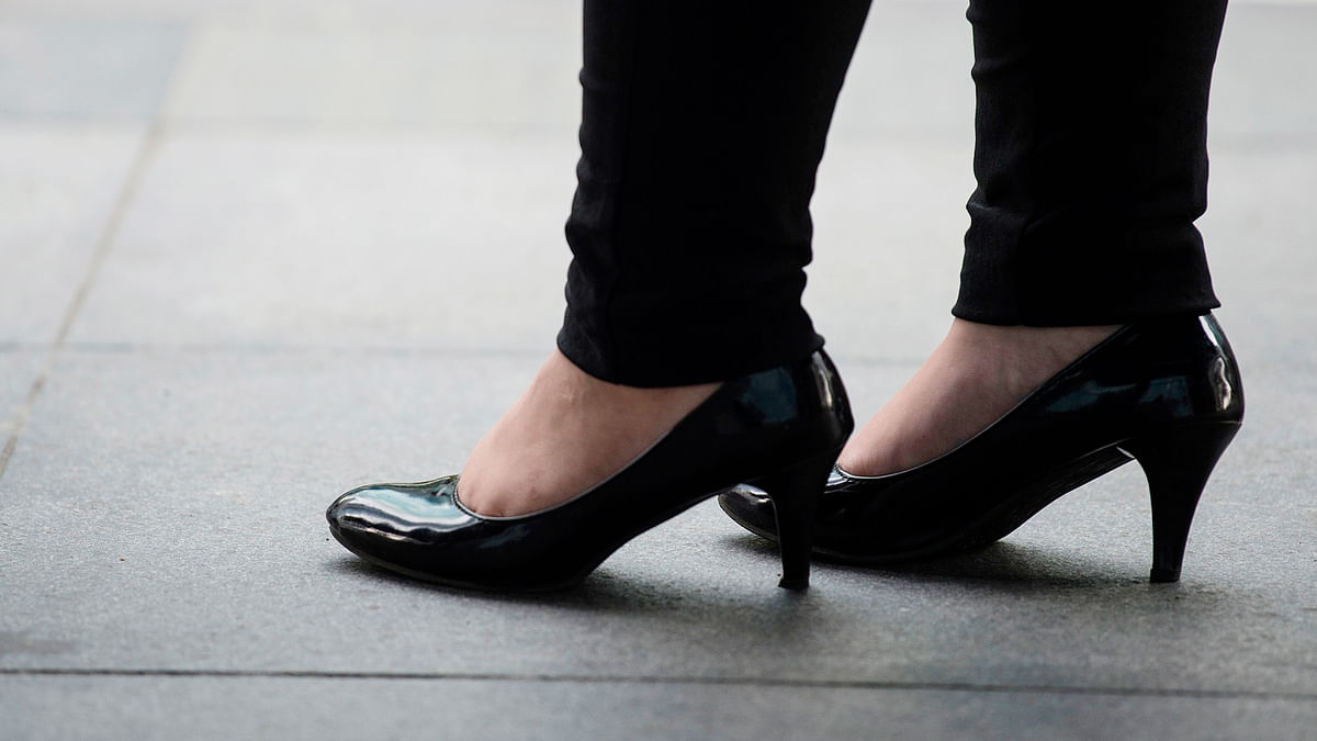 An office worker is seen wearing high-heeled shoes in Makati, Manila`s financial district, on 25 September, 2017. Photo: AFP