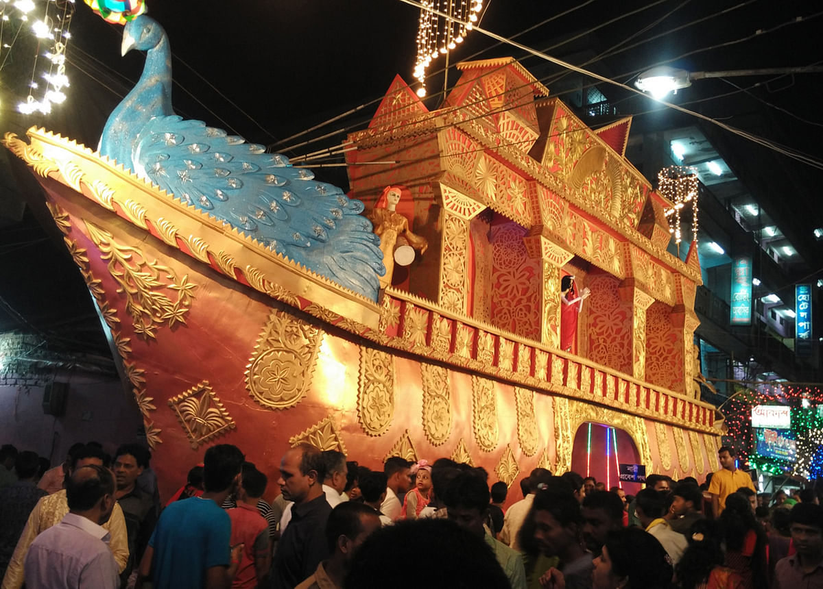 Decorative puja gateway shaped like a boat. Falpatti, Barisal town, 29 September. Photo: Sayyan