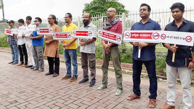 A civic platform called Swapnamoy organises human chain on Manik Mia Avenue on Tuesday, with a view to creating mass awareness about sound pollution. Zahidul Karim