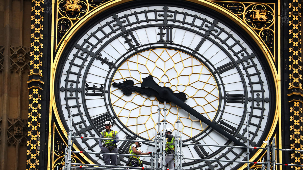 Scaffolders are seen at work around the Elizabeth Tower, commonly known as Big Ben, during repair works on the Houses of Parliament in London, Britain, 9 October 2017. Photo: Reuters
