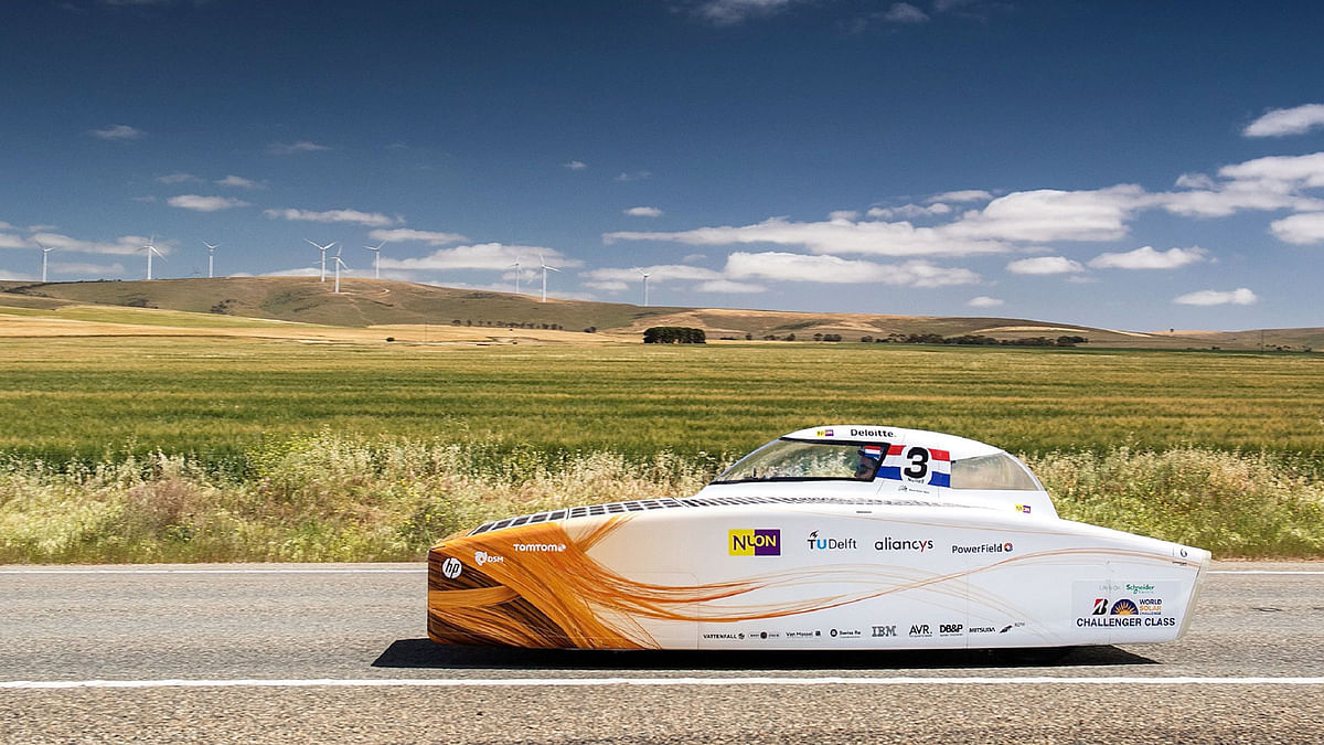 This handout from the World Solar Challenge 2017 taken and received on 12 October, 2017 shows Nuon Solar Team vehicle `Nuna9` from the Netherlands in action near Redhill as it heads to victory. Dominant Dutch team `Nuon` won an epic 3,000-kilometre (1,860-mile) solar car race across Australia`s outback for the third-straight time in an innovative contest showcasing new vehicle technology. Photo: AFP