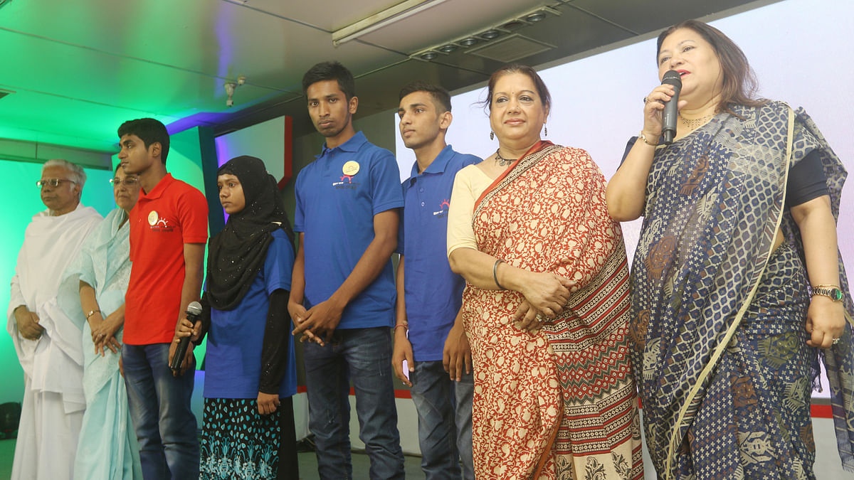 Some of the indomitable talents with Prothom Alo trustee Rupali Chowdhury and actress Kobori on 14 October at CA Bhaban, Karwan Bazar. Photo: Abdus Salam