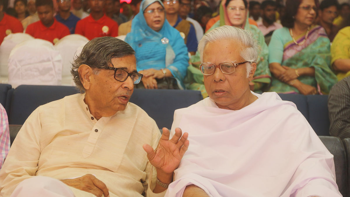 Founder of Bishwa Shahitya Kendra Prof. Abdullah Abu Sayeed talks with researcher and columnist Syed Abul Maksud during the reception on 14 October at CA Bhaban in Karwan Bazar. Photo: Abdus Salam