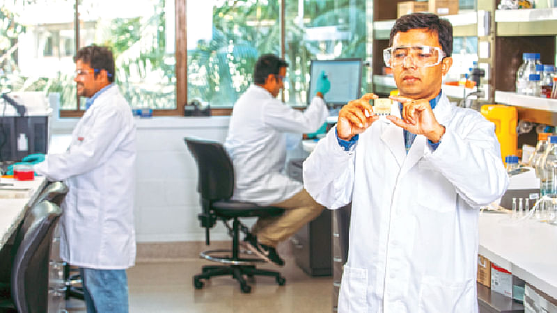 Bangladeshi scientist Muhammad Jahirul Alam Shiddiky, doing research work with the cancer detection kit at the laboratory in Australia. Photo: Collected