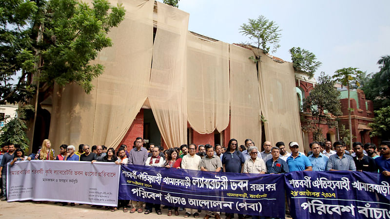 Different organisations organise a human chain near a century-old building at Khamarbari area of Dhaka, protesting the demolition of the building on 28 October 2017. Photo: Sabina Yasmin