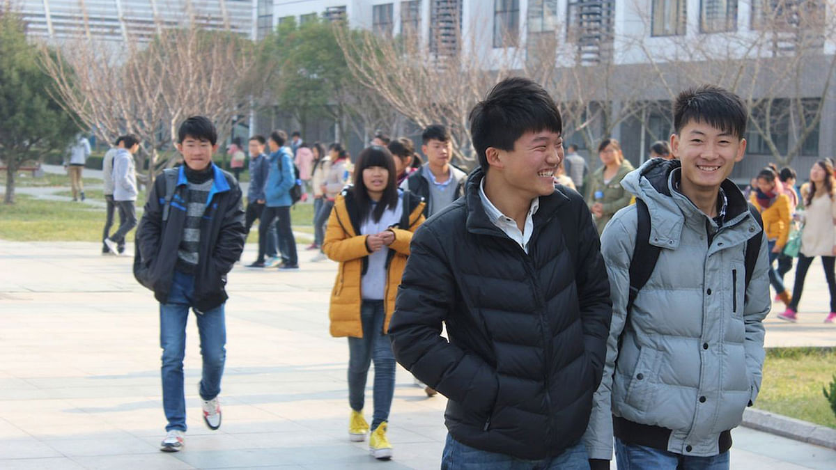 Chinese university students. Photo--popularworldplace.com