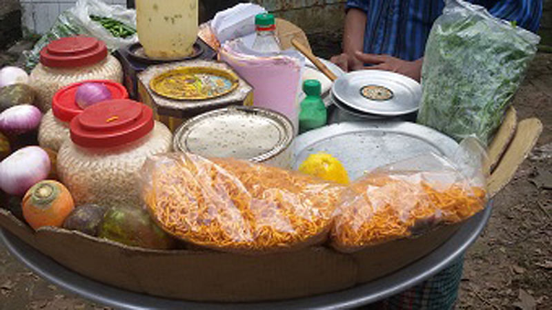 Researchers of the National Food Safety Laboratory of Bangladesh have found diarrhoea, jaundice and typhoid germs in street foods sold in front of schools in Dhaka. Photo: Prothom Alo