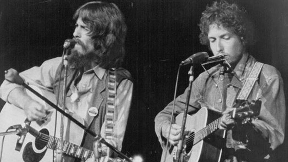 Bob Dylan joined George Harrison at the former Beatle`s benefit Concert for Bangladesh in 1971. -- Prothom Alo English has taken the `20th Century Fox` photo from Star Tribune