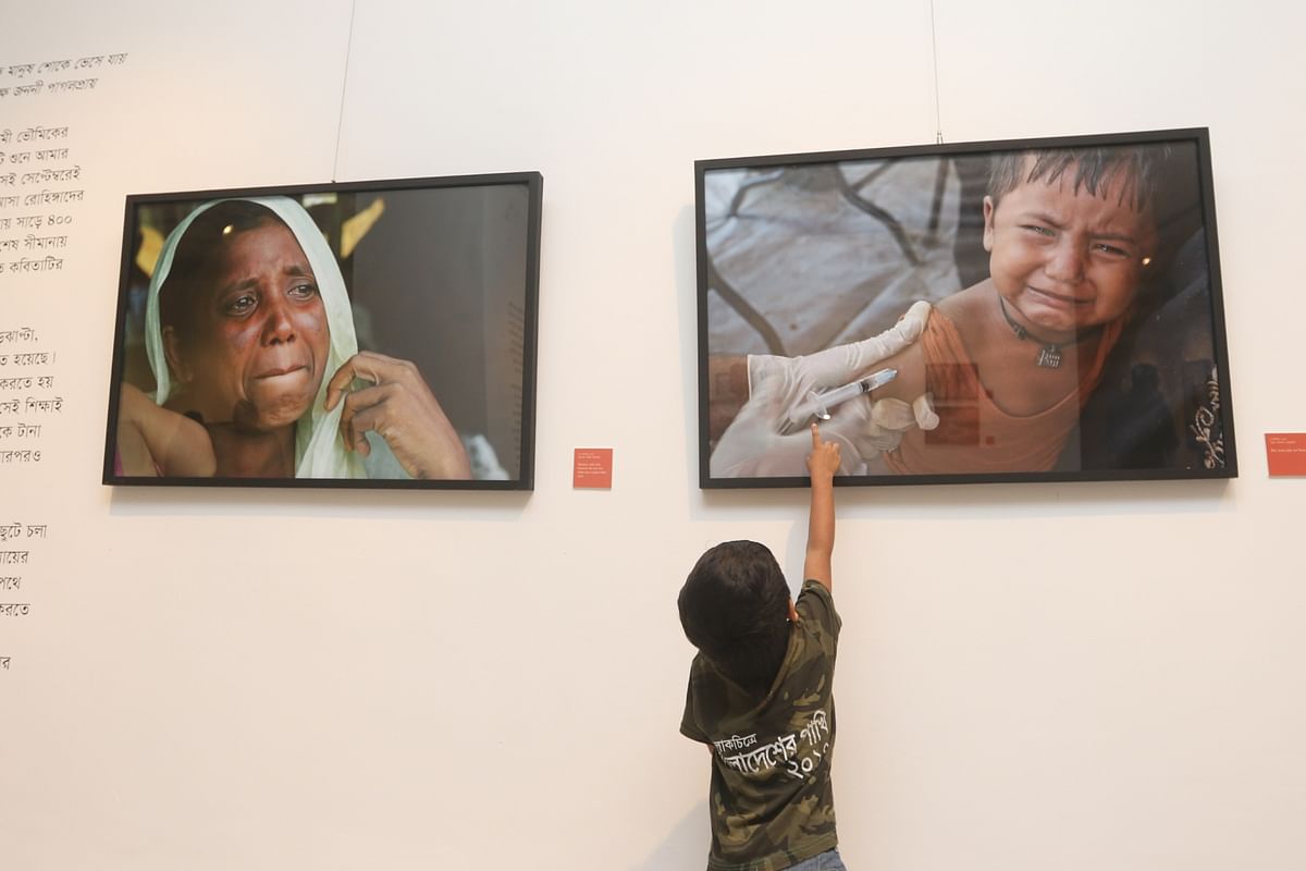 A photography exhibition 'Refugees: Displaced Rohingyas' is being held at Gallery No 5 of the Jatiya Chitrashala of the Bangladesh Shilpakala Academy. Photo: Prothom Alo