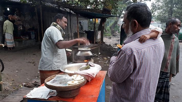 Bhapa pithha (a local cake) literally sell like hot cakes in winter. Dhanghara Bazar, Raiganj, Sirajganj. Photo: Sajedul Alam.