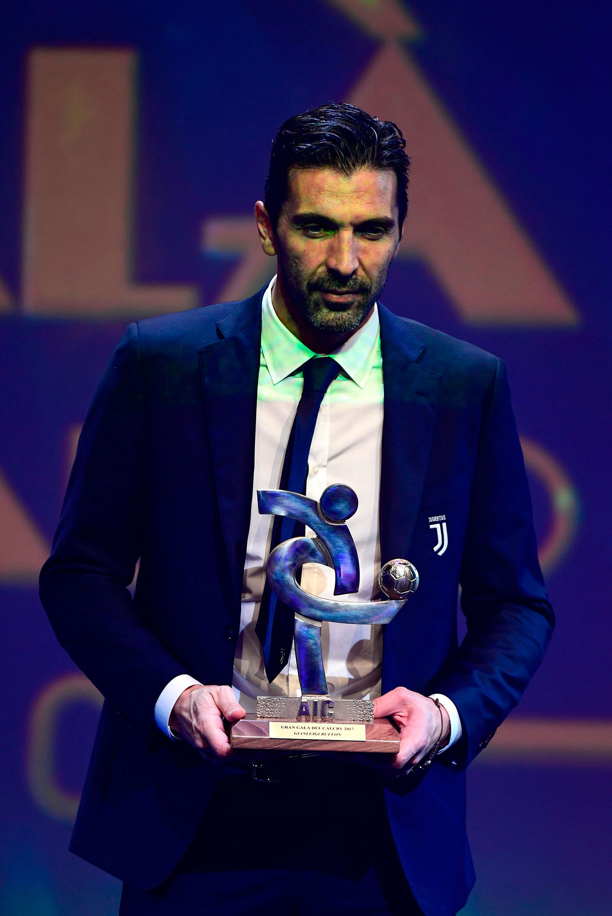 Juventus`s Italian goalkeeper Gianluigi Buffon poses after receiving the `Best goalkeeper 2017` award at the `Gran Gala del Calcio` Italian Football Association (Associazione Italiana Calciatori - IAC) awards ceremony on 27 November, 2017, in Milan. Photo: AFP