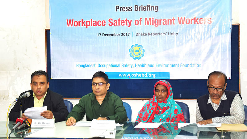 Rahima from Keraniganj in Dhaka (2nd from the right) briefs newsmen at a press conference organised by Occupational Safety, Health and Environment Foundation (OSHE) Bangladesh at Dhaka Reporters Unity on Sunday Photo: Prothom Alo