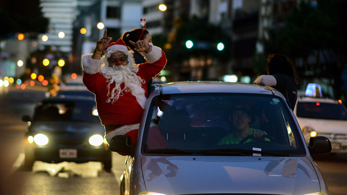 A man dressed as Santa Claus seen during the event `Santa en las calles` in the streets of Caracas on 16 December. Photo: AFP