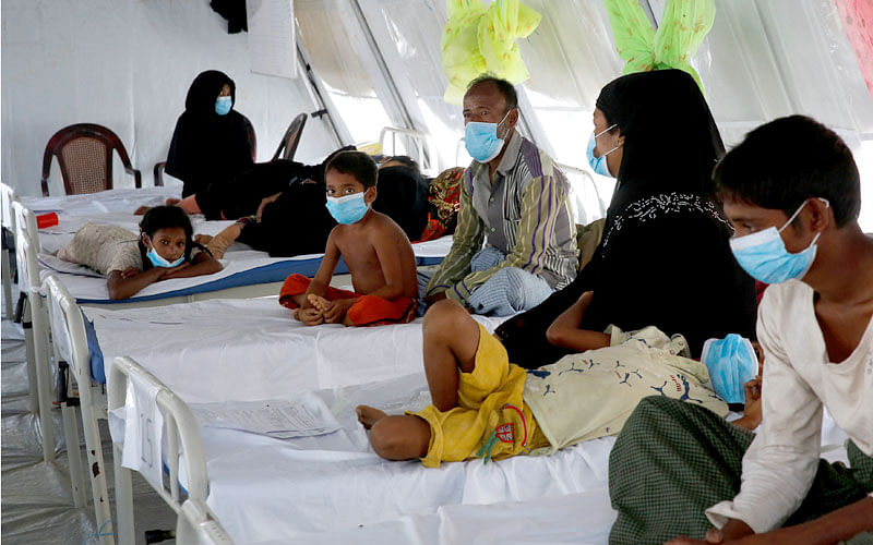Rohingyas, who suffer from diphtheria, are being treated at a Medecins Sans Frontieres (MSF) clinic near Cox`s Bazar, Bangladesh 18 December, 2017. Photo: Reuters