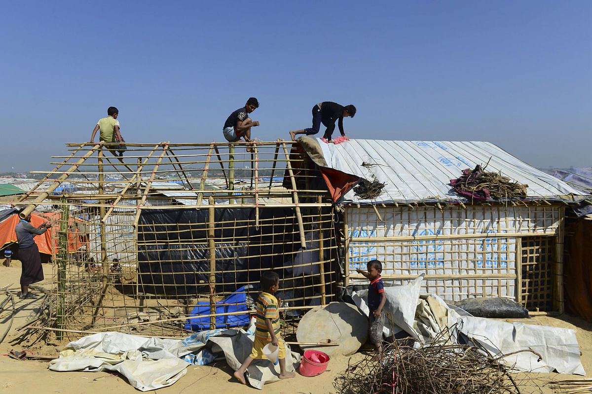 Rohingya refugees fix their makeshift shelter at Kutupalong refugee camp in Ukhia, Bangladesh on 9 January 2018. AFP