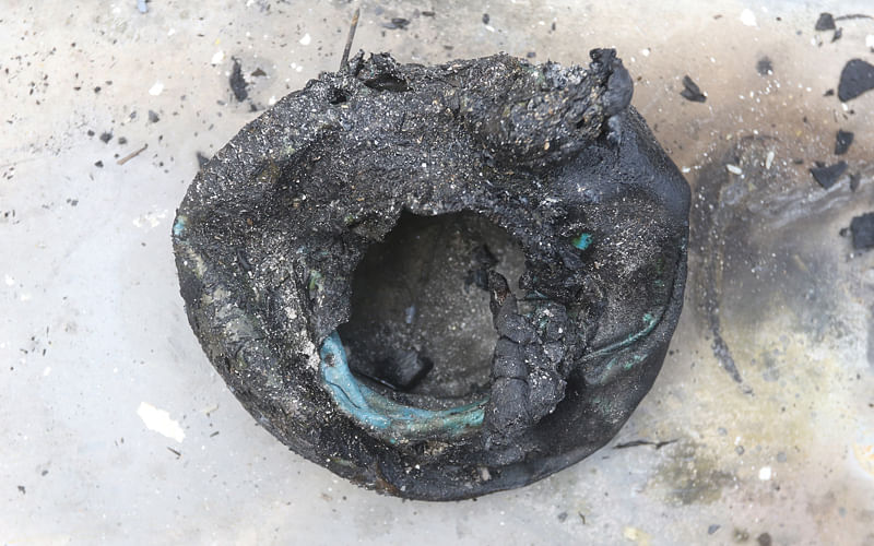 A  pot twisted and burnt in the fire. Photo: Abdus Salam
