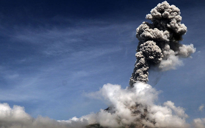 Moung Sinabung volcano spews thick smoke in Karo, North Sumatra on 15 January. Photo: AFP