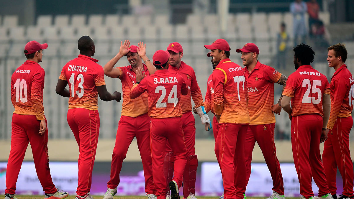 Zimbabwe cricketers celebrate after the dismissal of Sri Lanka`s Kusal Mendis during the second One Day International (ODI) cricket match in the Tri-Nations Series at the Sher-e-Bangla National Cricket Stadium in Dhaka on 17 January 2018. AFP