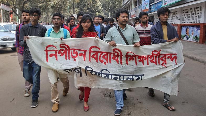 Students demonstrate at TSC (Teacher-Student Centre) of Dhaka University on 18 January protesting assault of Bangladesh Chhatra League (BCL) on the female students. Photo: Saiful Islam
