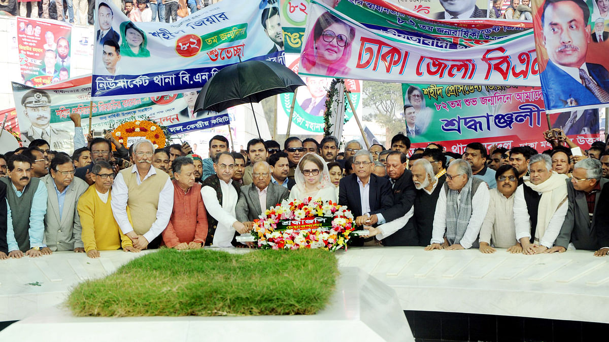 BNP chairperson Kheleda Zia accompanied by party leaders and workers pays wreath at the graveyard of the BNP’s founder late president Ziaur Rahman on his birthday on Friday