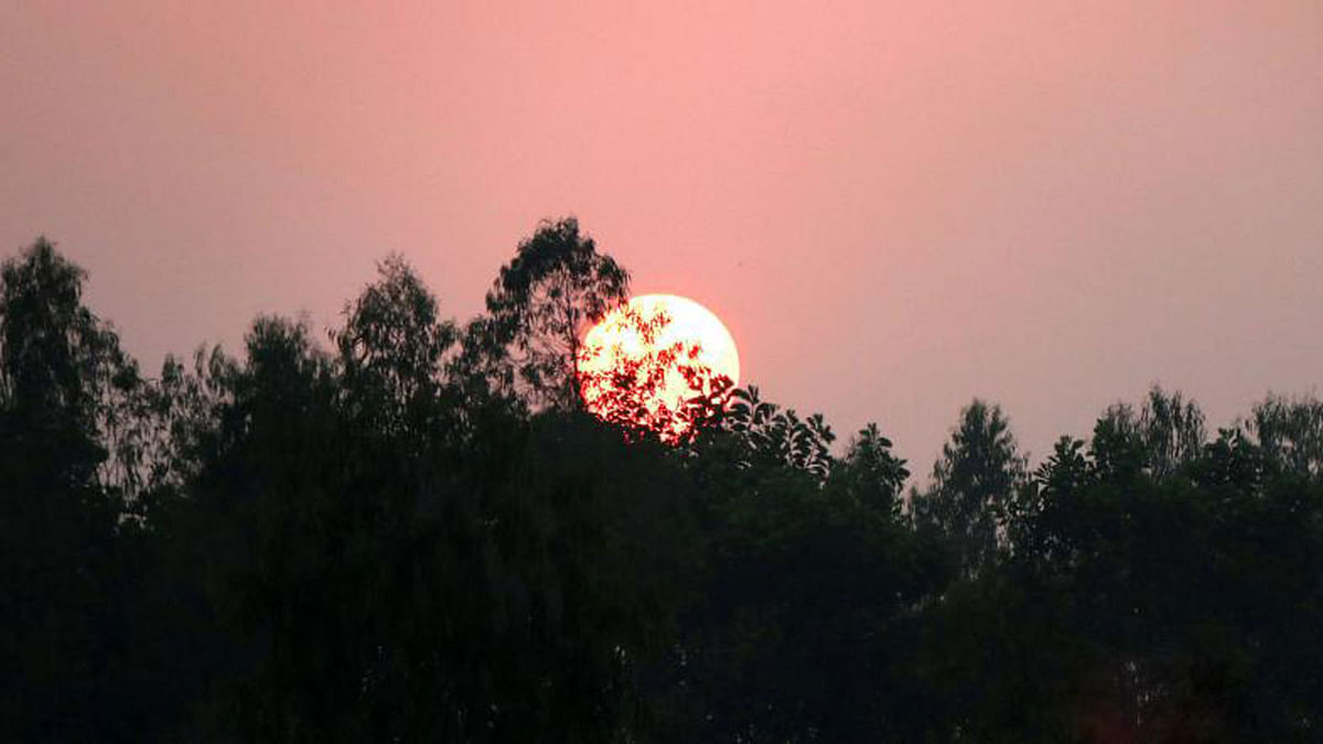 Winter sun sets early in Fotki bridge area, Shahahanpur, Bogra on 18 January. Photo: Soel Rana