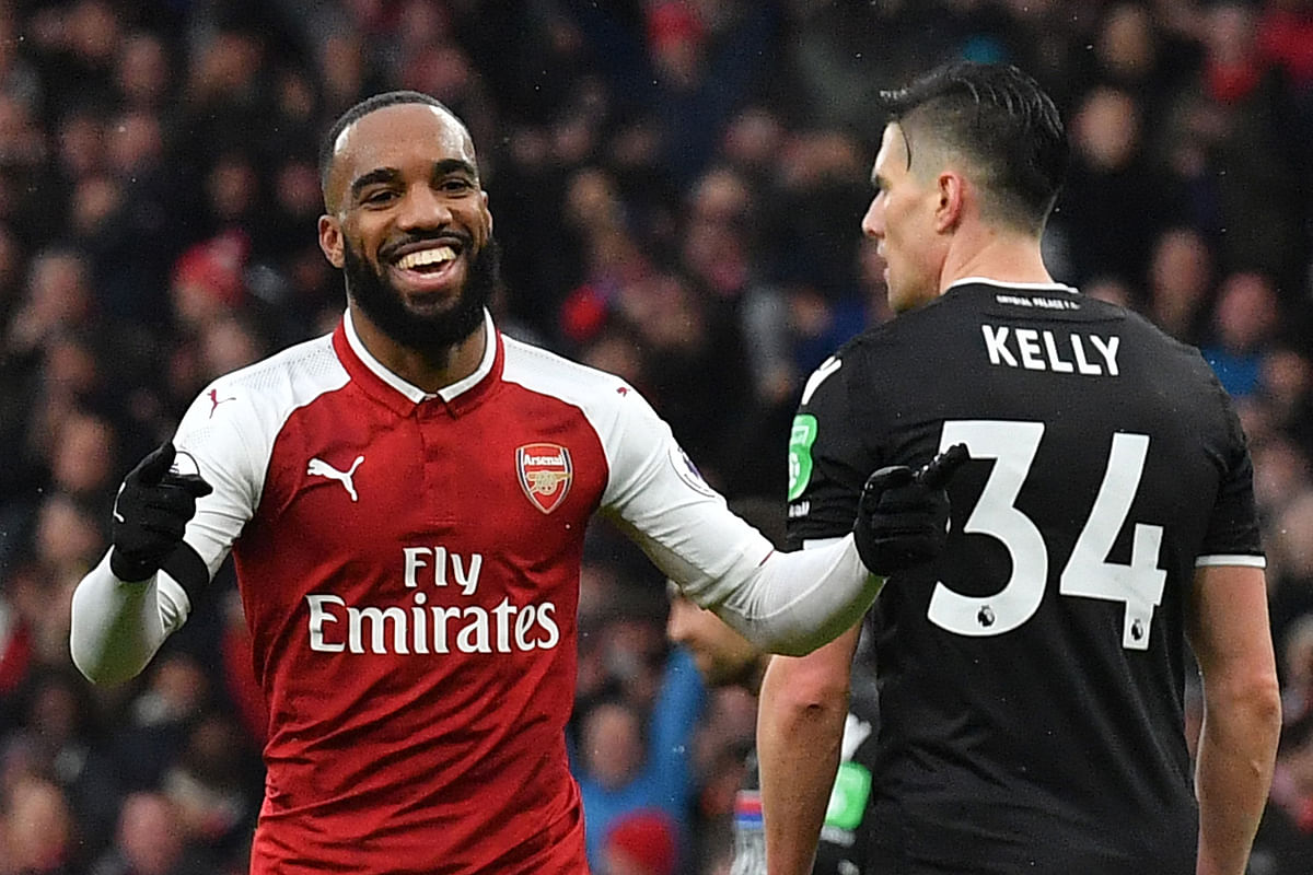 Arsenal's French striker Alexandre Lacazette (L) celebrates after scoring their fourth goal during the English Premier League football match between Arsenal and Crystal Palace at the Emirates Stadium in London on 20 January, 2018. Photo: AFP