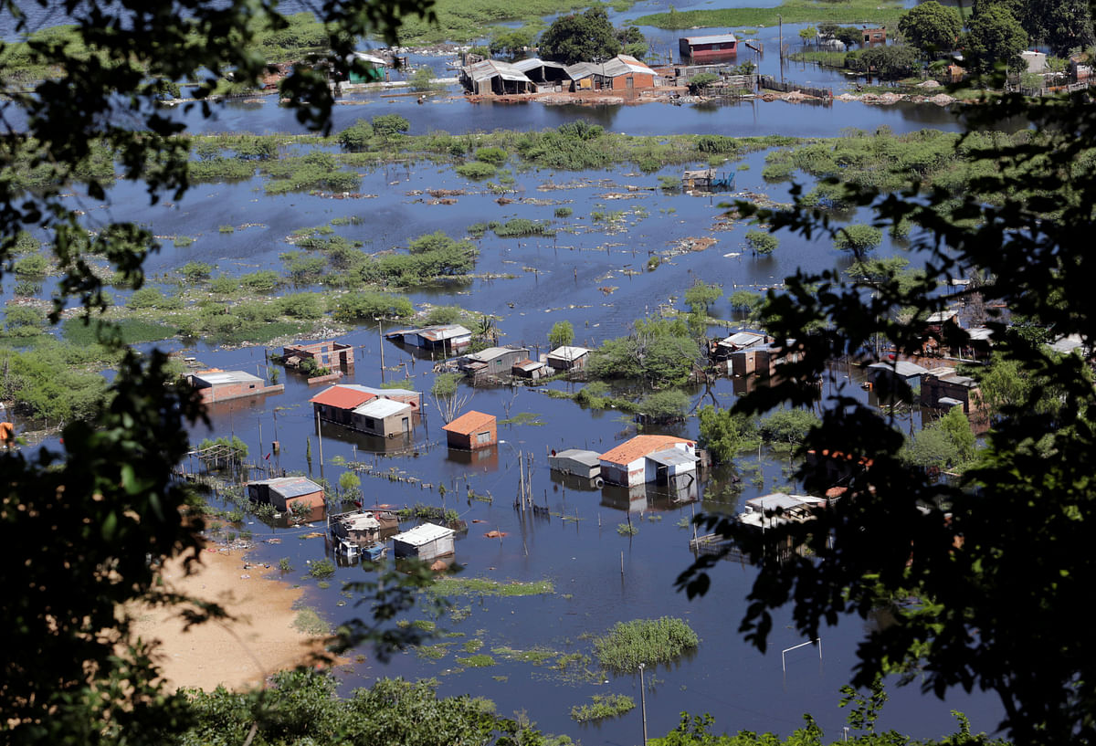 Flooded houses are seen after heavy rains caused the river Paraguay to overflow, on the outskirts of Asuncion, Paraguay 22 January 2018. Photo: Reuters