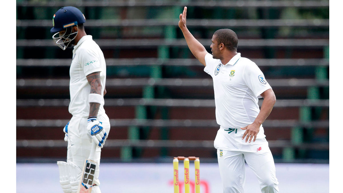 South Africa bowler Vernon Philander (R) celebrates the dismissal of India batsman Lokesh Rahul (L) during the first day of the third Test at Wanderers on Tuesday. AFP