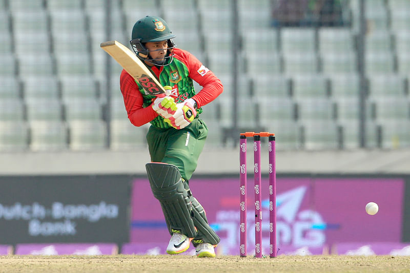 Mushfiqur Rahim is batting against Sri Lanka in the tri-nation series on Thursday. Photo: Prothom Alo