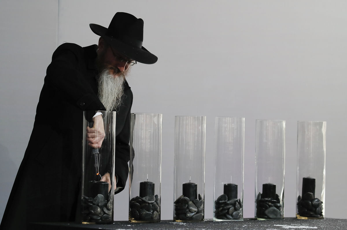 Russia`s Chief Rabbi Berel Lazar lights candles during the stone-laying ceremony for the memorial to members of the resistance at Nazi concentration camps during World War Two, at the Jewish Museum and Tolerance Centre as part of the International Holocaust Victims Remembrance Day, in Moscow, Russia on 29 January 2018. Photo: Reuters