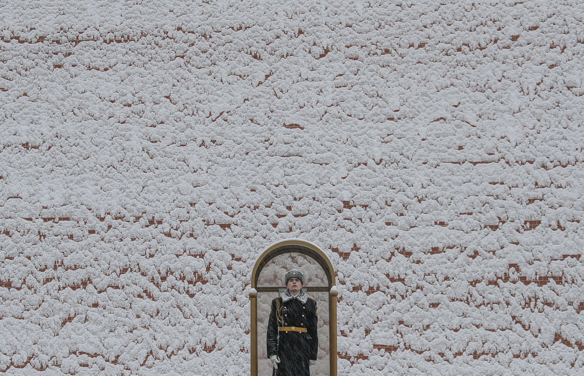 An honour guard stands at the Tomb of the Unknown Soldier by the Kremlin wall in Moscow, Russia on 30 January 2018. Photo: Reuters