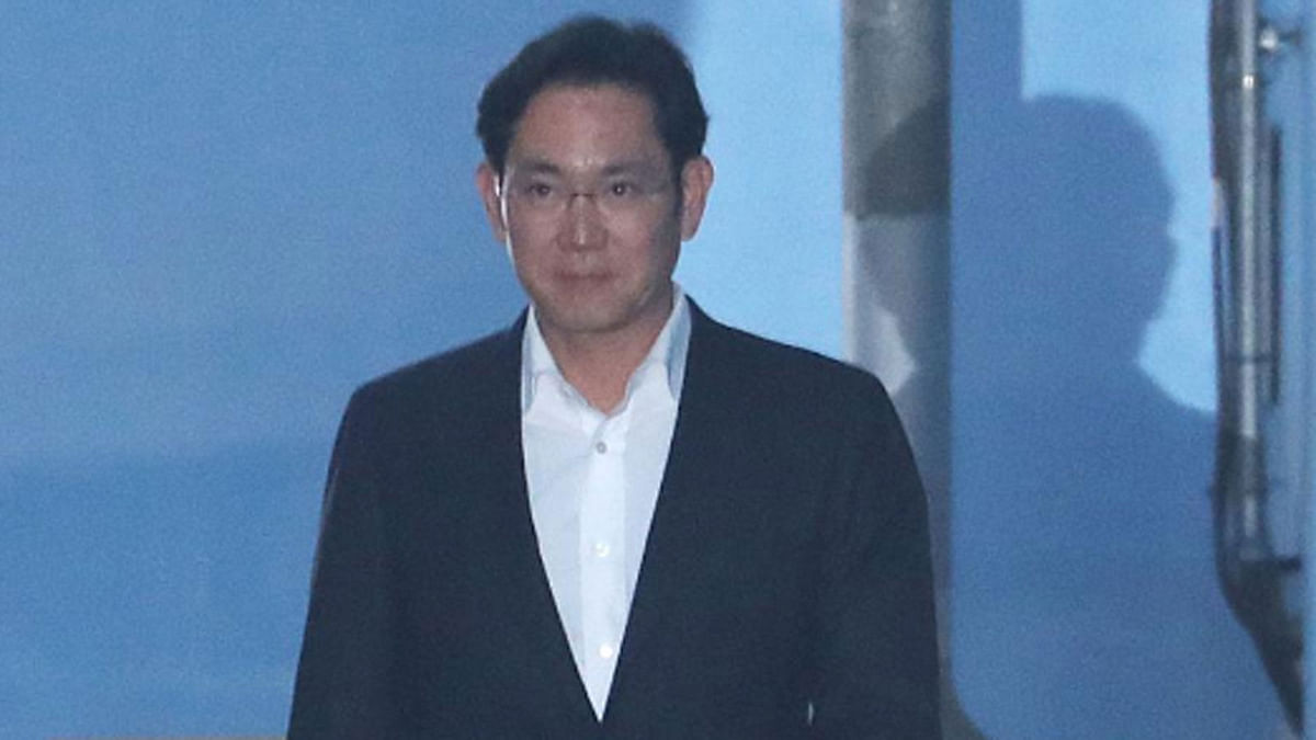 Samsung heir Lee Jae-Yong walks out from a court in Seoul on 5 February 2018. Photo: AFP