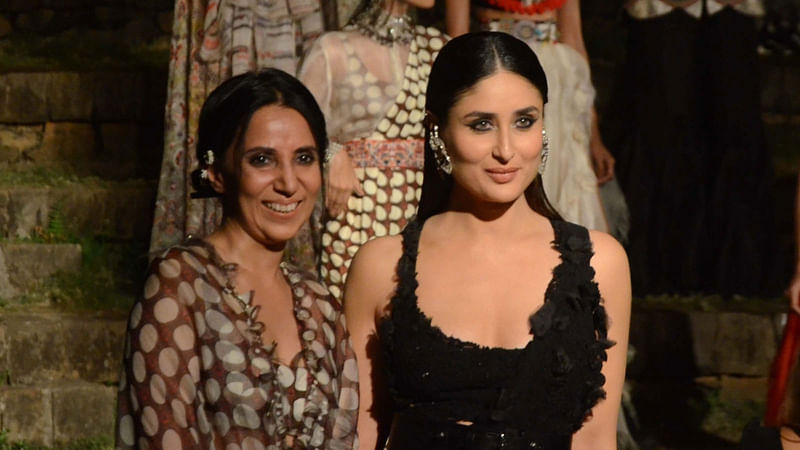 Actress Kareena Kapoor walks the ramp in fashion designer Anamika Khanna`s creation at Lakme Fashion Week Summer/Resort 2018 Grand Finale in Mumbai on 4 February. Photo: IANS