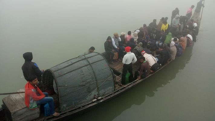 With fog bringing ferries to a halt, passengers cross the Padma precariously in a trawler. Daulatdia, 6 February. Photo: Alimuzzaman