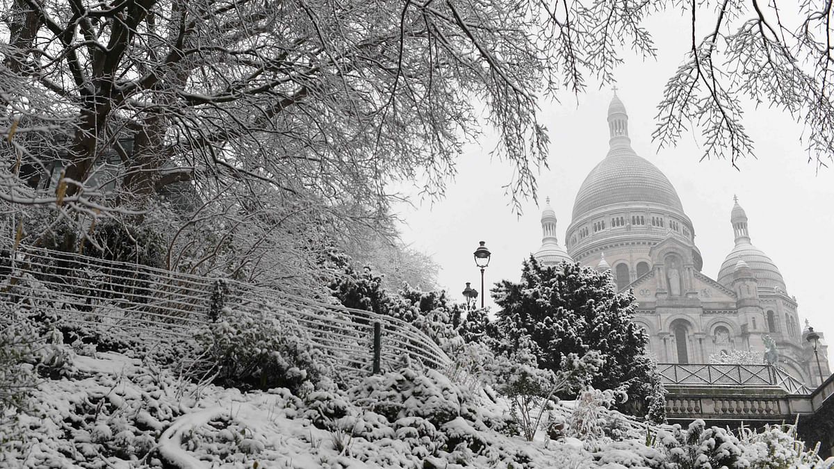The snow-covered Basilica of the Sacred Heart (Basilique du Sacre-Cœur) is pictured at the Montmartre hill on 6 February in Paris. Photo: AFP