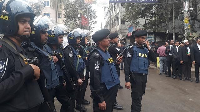 Law enforcement agency men beefed up security around the special court premises in Bakshibazar area on Thursday morning. Photo: Asaduzzaman