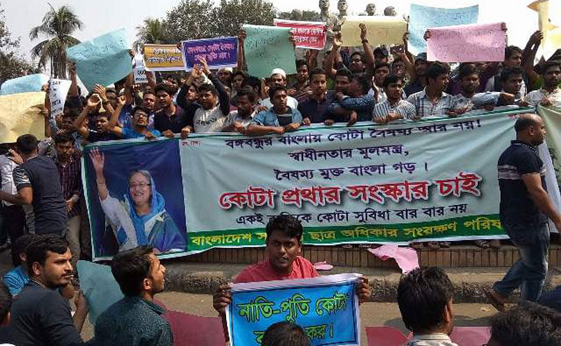 Students of Dhaka University and job seekers stage a demonstration at Shahbagh intersection in Dhaka on Saturday demanding revision of quota system in government jobs. Photo: UNB