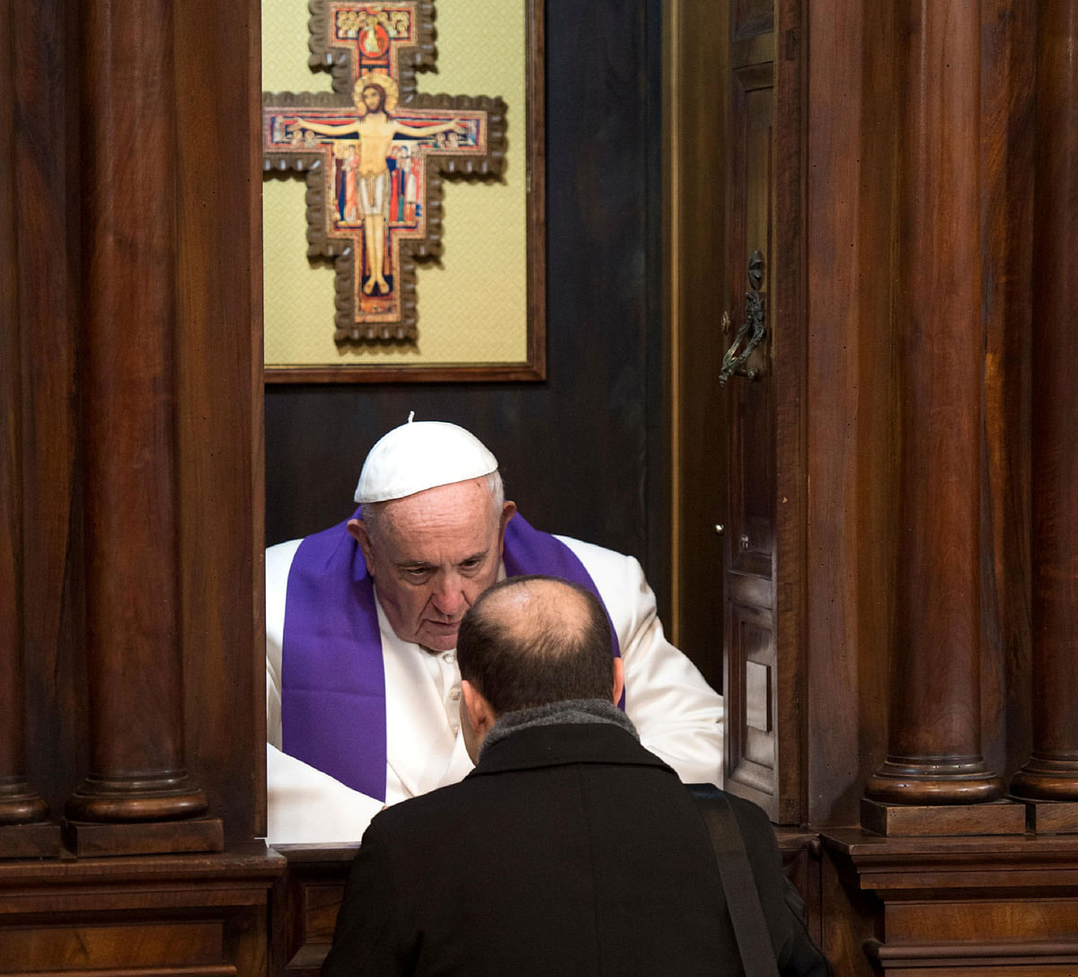 Pope Francis hears a priest`s confession during a mass at the San Giovanni in Laterano Basilica in Rome, Italy on 15 February 2018. Photo: Reuters