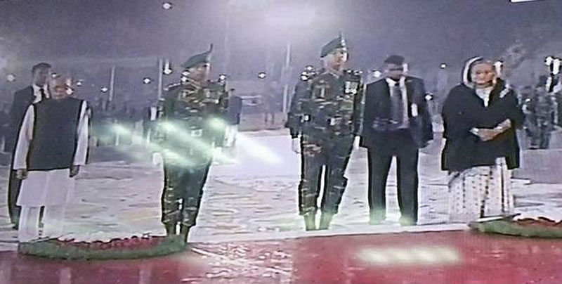 President Abdul Hamid and prime minister Sheikh Hasina place wreaths at the Central Shaheed Minar early Wednesday. Photo: Prothom Alo