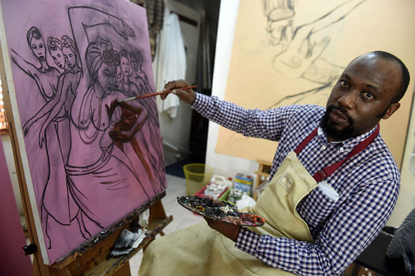 Oliver Enwonwu, president of the Society of Nigerian Artists and son of late Professor Ben Enwonwu, paints a drawing at his Omenka studio in Lagos, on 19 February, 2018. Photo: AFP