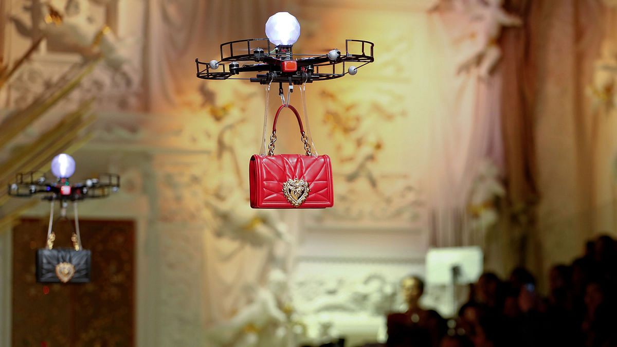 Drones carry bags, the creations from the Dolce & Gabbana Autumn/Winter 2018 women<SNG-QTS>s collection during Milan Fashion Week in Milan, Italy on 25 February. Photo: Reuters