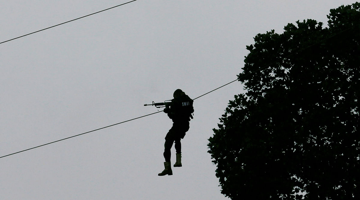 Sri Lanka`s Special Task Force (STF) member performs at a rescue demonstration during the 35th anniversary in Kalutara, Sri Lanka on 27 February. Photo: Reuters