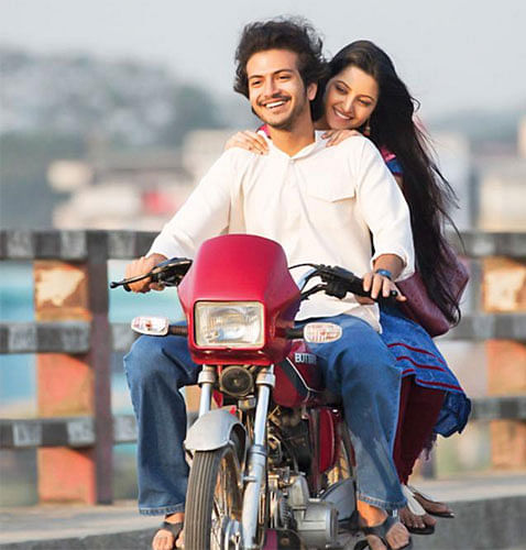 A still of joint venture film `Swapnojaal` starring Yash Rohan and Pori Moni. Photo: Prothom Alo