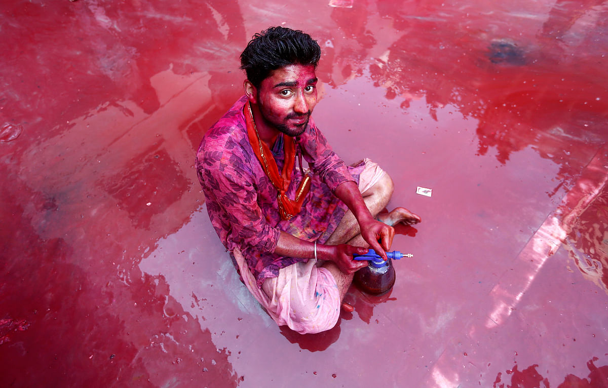 Students of Rabindra Bharati University, with their faces smeared in coloured powder, take a selfie during celebrations for Holi inside the university campus in Kolkata, India on 26 February 2018. Photo: Reuters
