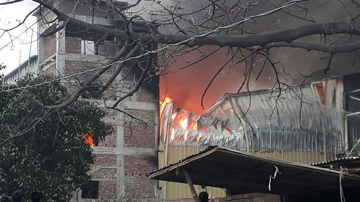 Fire at Kader Compact Spinning Limited in Konabari BSCIC industrial area of Gazipur. Photo: Masud Rana