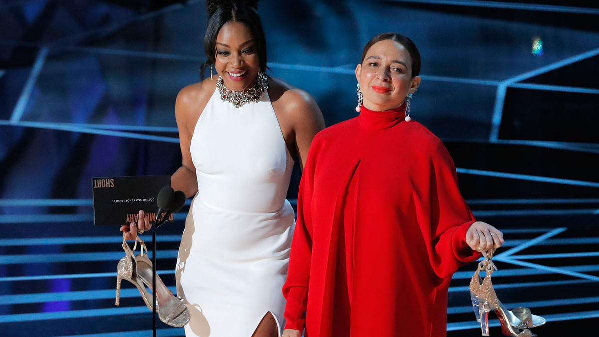 Tiffany Haddish (L) and Maya Rudolph take the stage to present the Oscar for Best Documentary Short Subject. Photo: Reuters