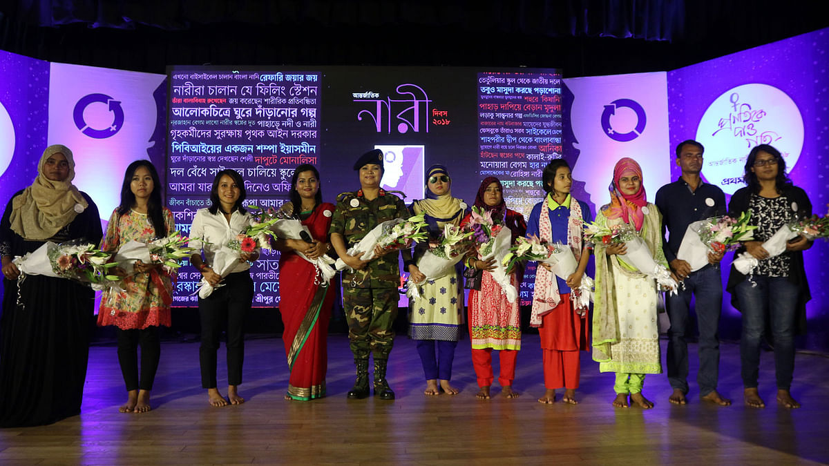Women contributing at different sections of the society were greeted at the programme organised by Daily Prothom Alo to observe the International Women’s Day 2018 at Chhayanat, Dhaka.   Photo: Ashraful Alam
