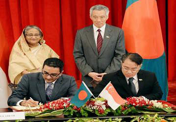 Bangladesh prime minister Sheikh Hasina and her Singapore counterpart Lee Hsein Loong present at the signing of two MoUs. Photo: BSS